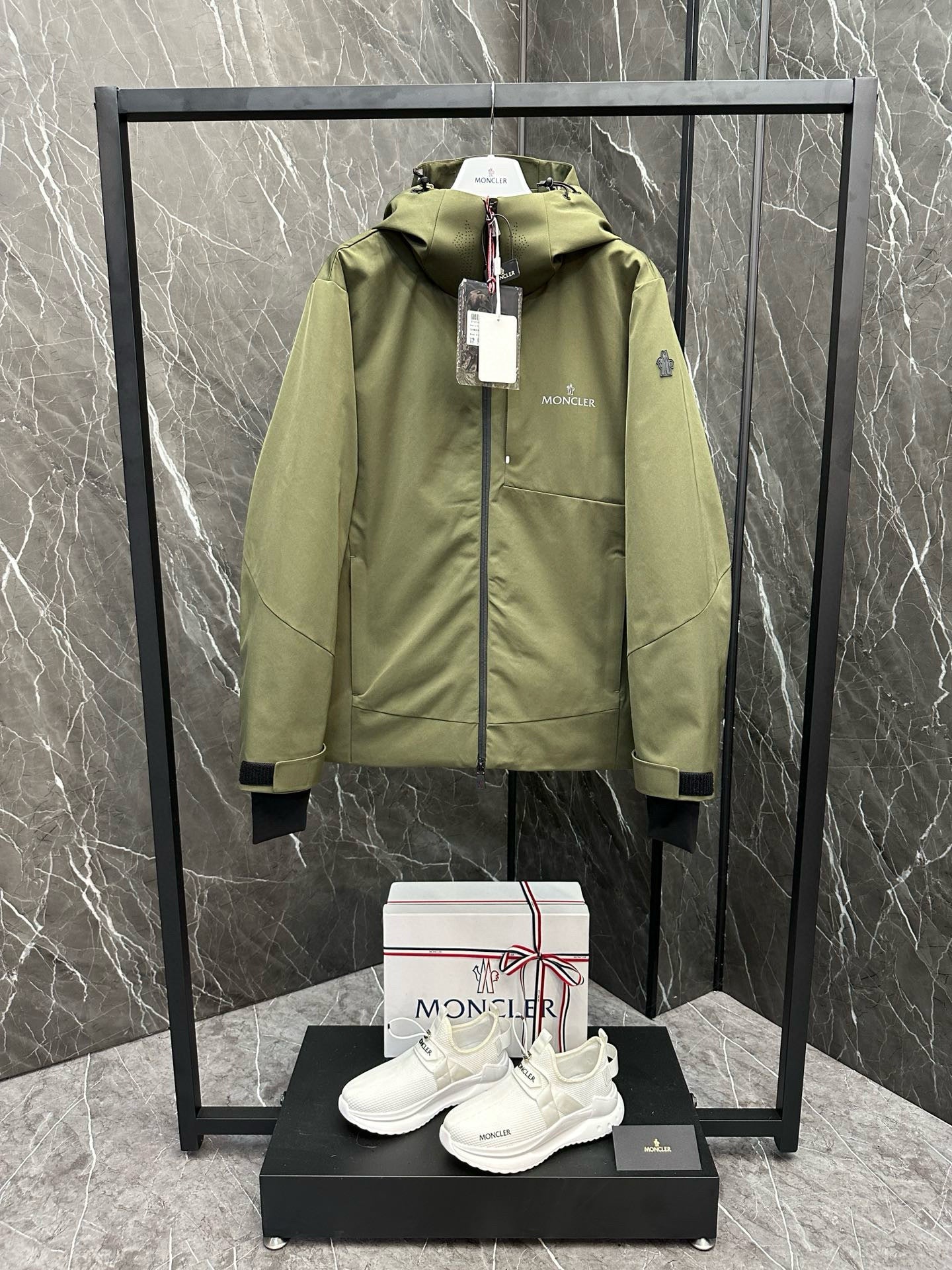 MNC Windbreaker