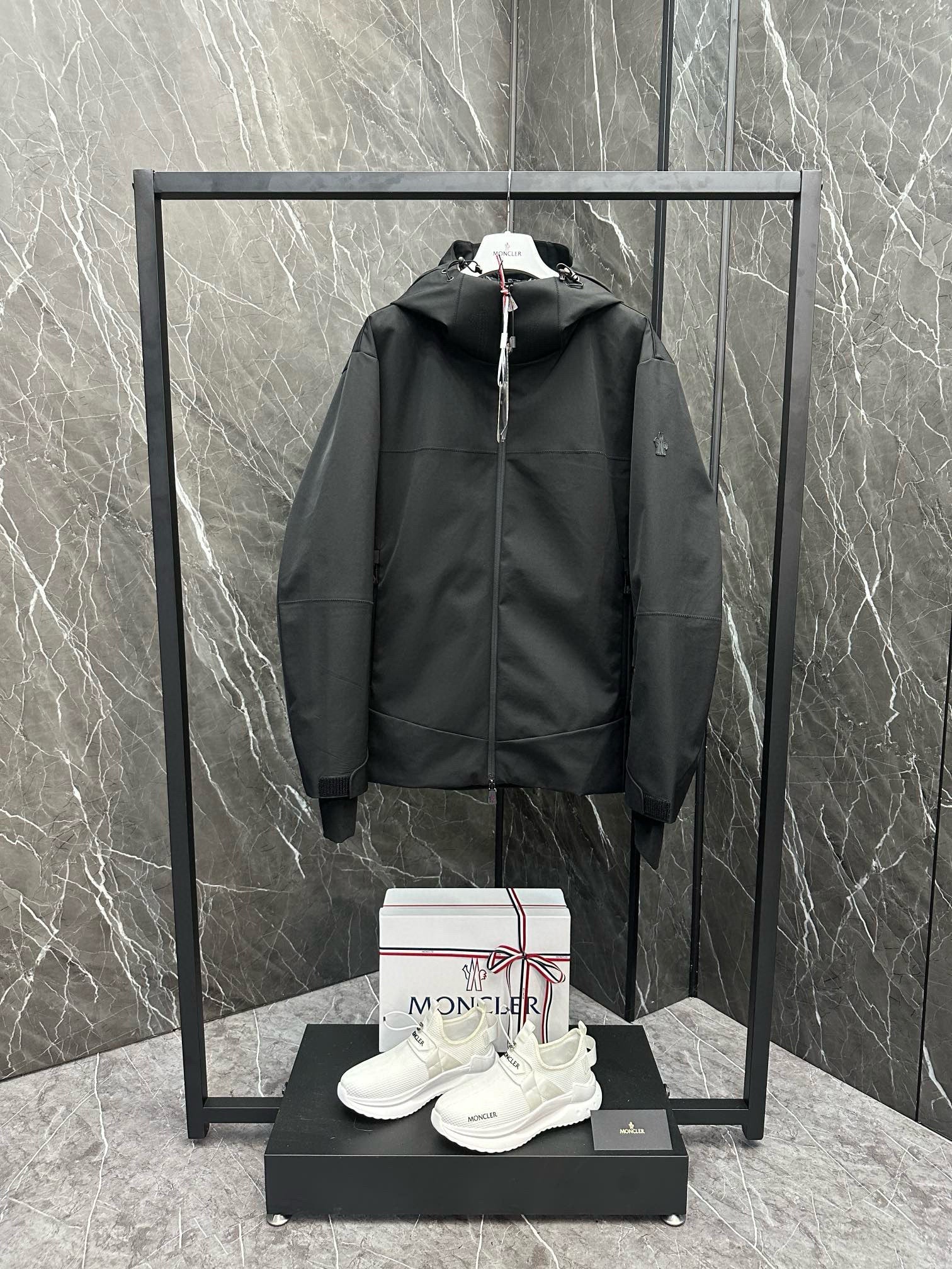 MNC Windbreaker