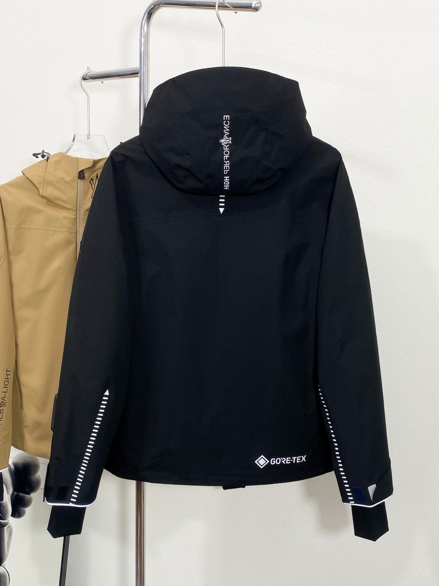 MNC Windbreaker