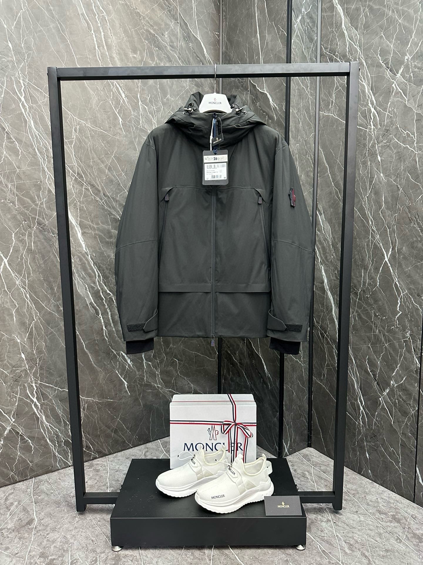 MNC Windbreaker