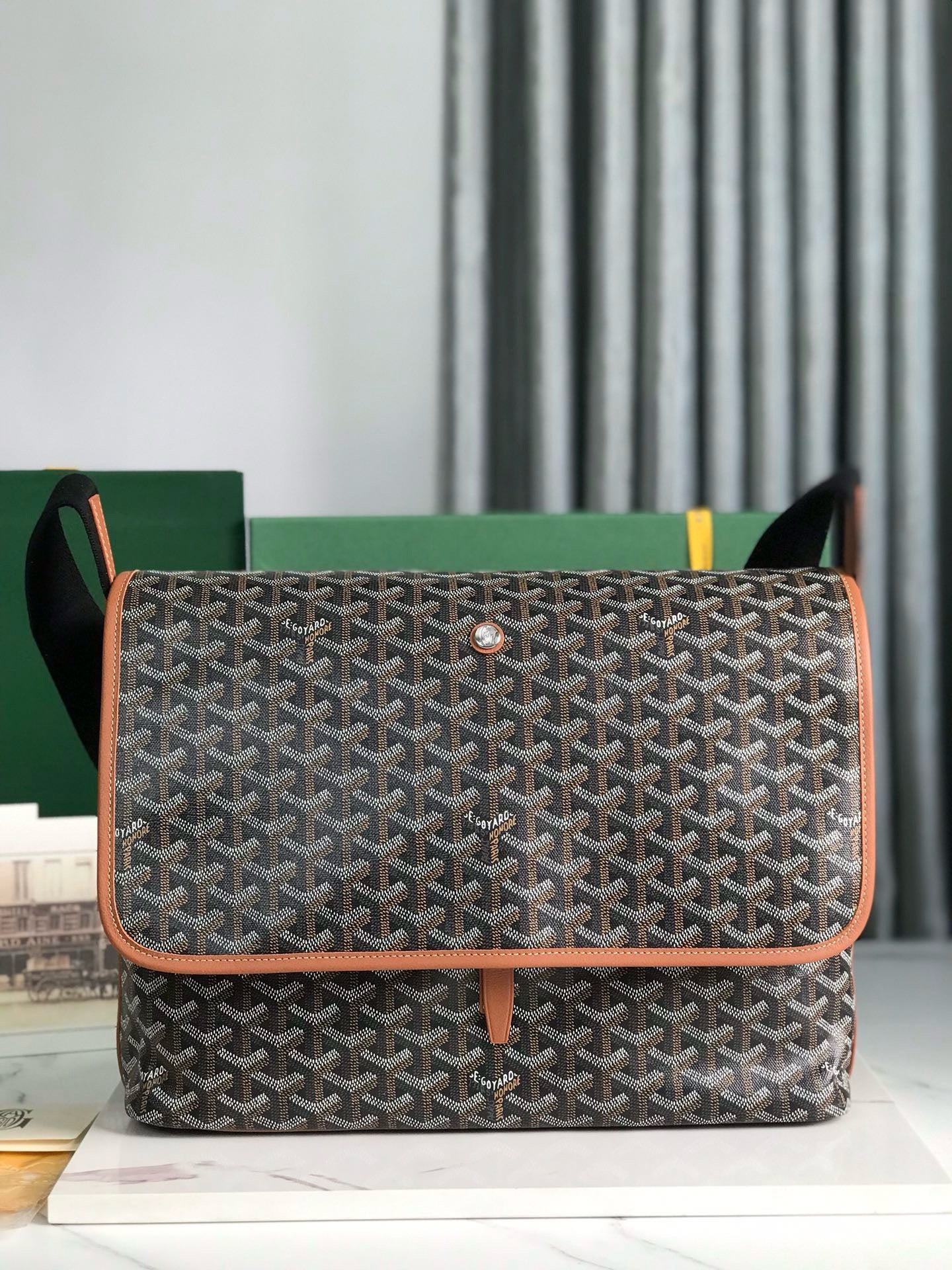 GYD Messenger Bag