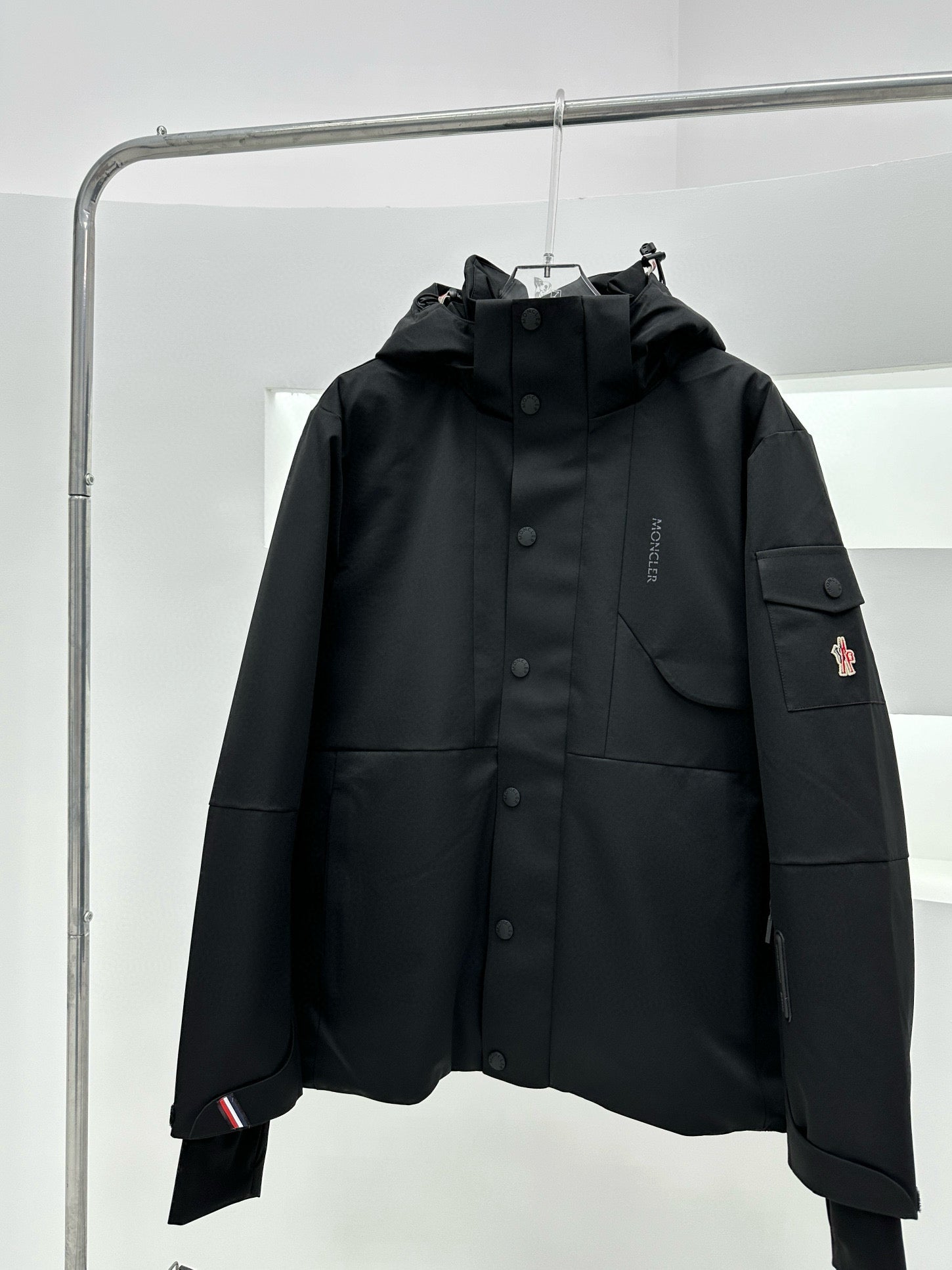 MNC Windbreaker