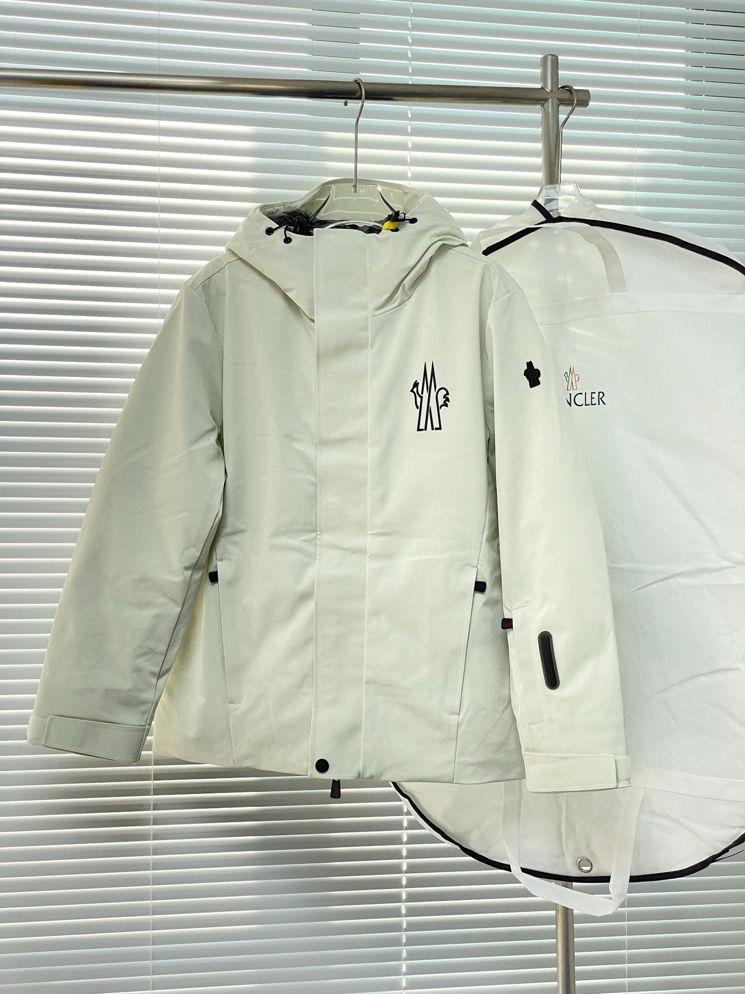 MNC Windbreaker