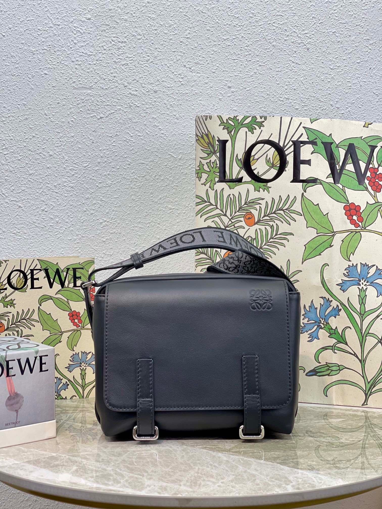 LW Messenger Bag