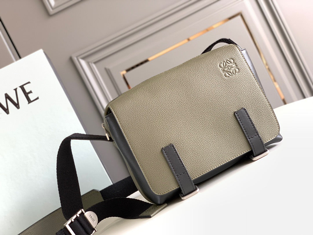LW Messenger Bag