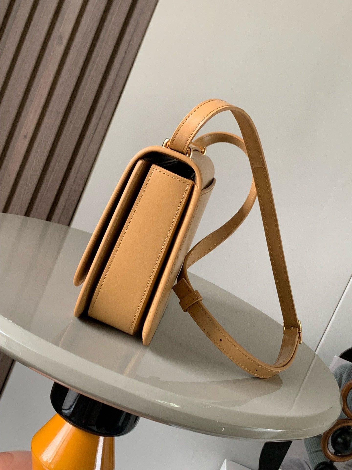 LW Goya Leather