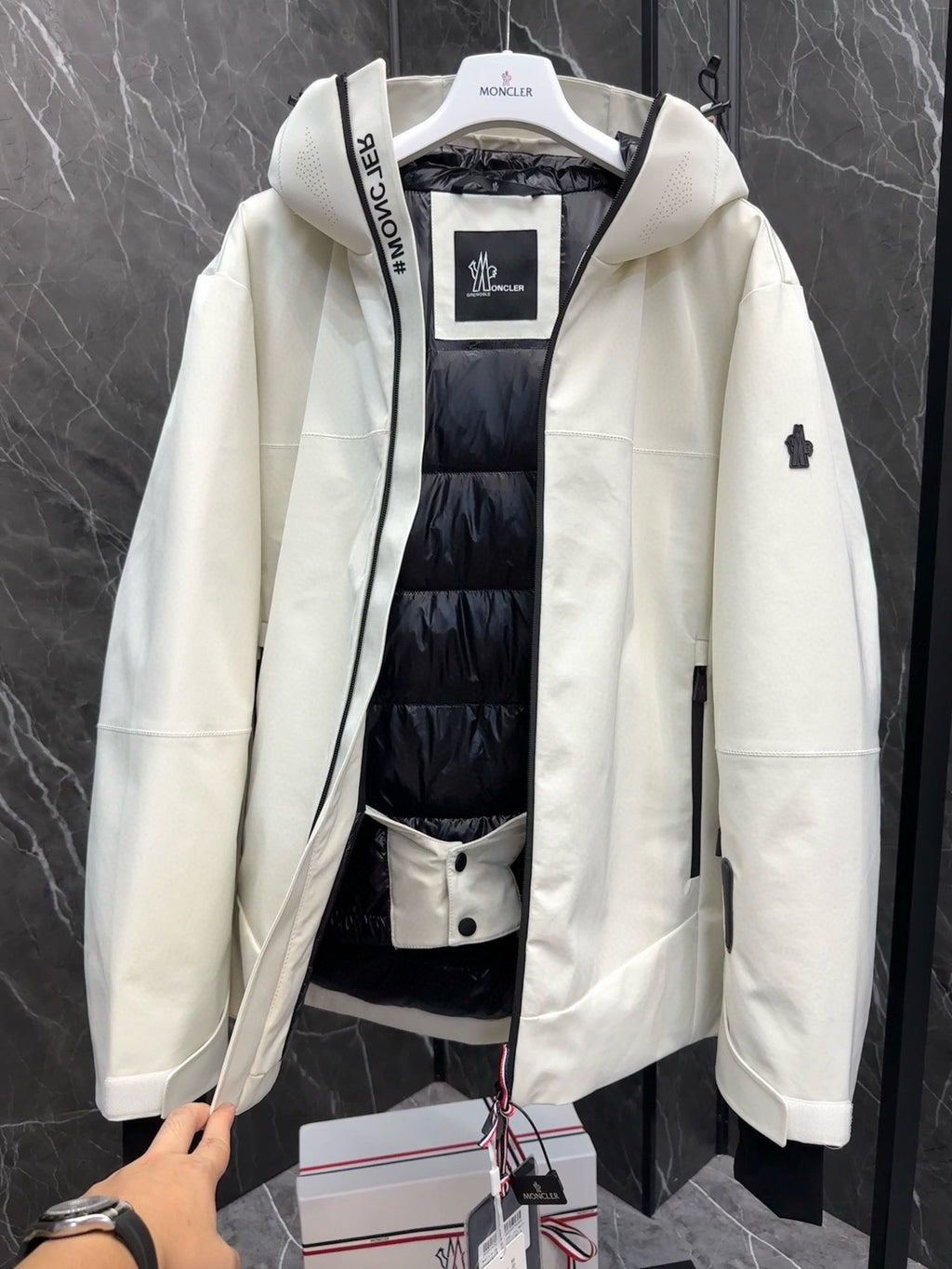 MNC Windbreaker