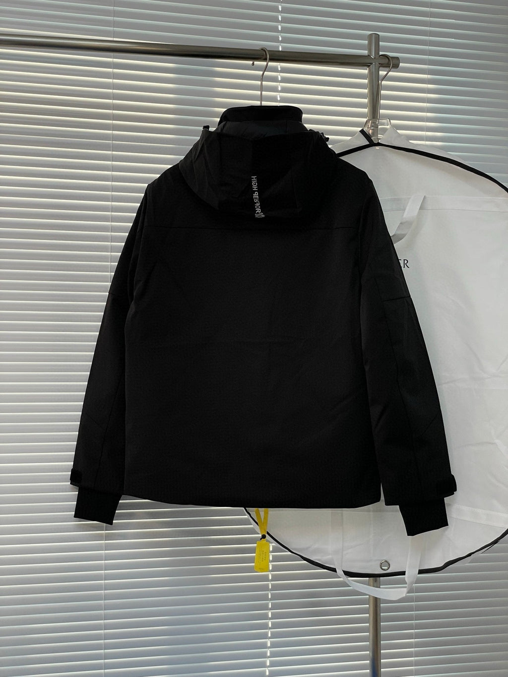 MNC Windbreaker
