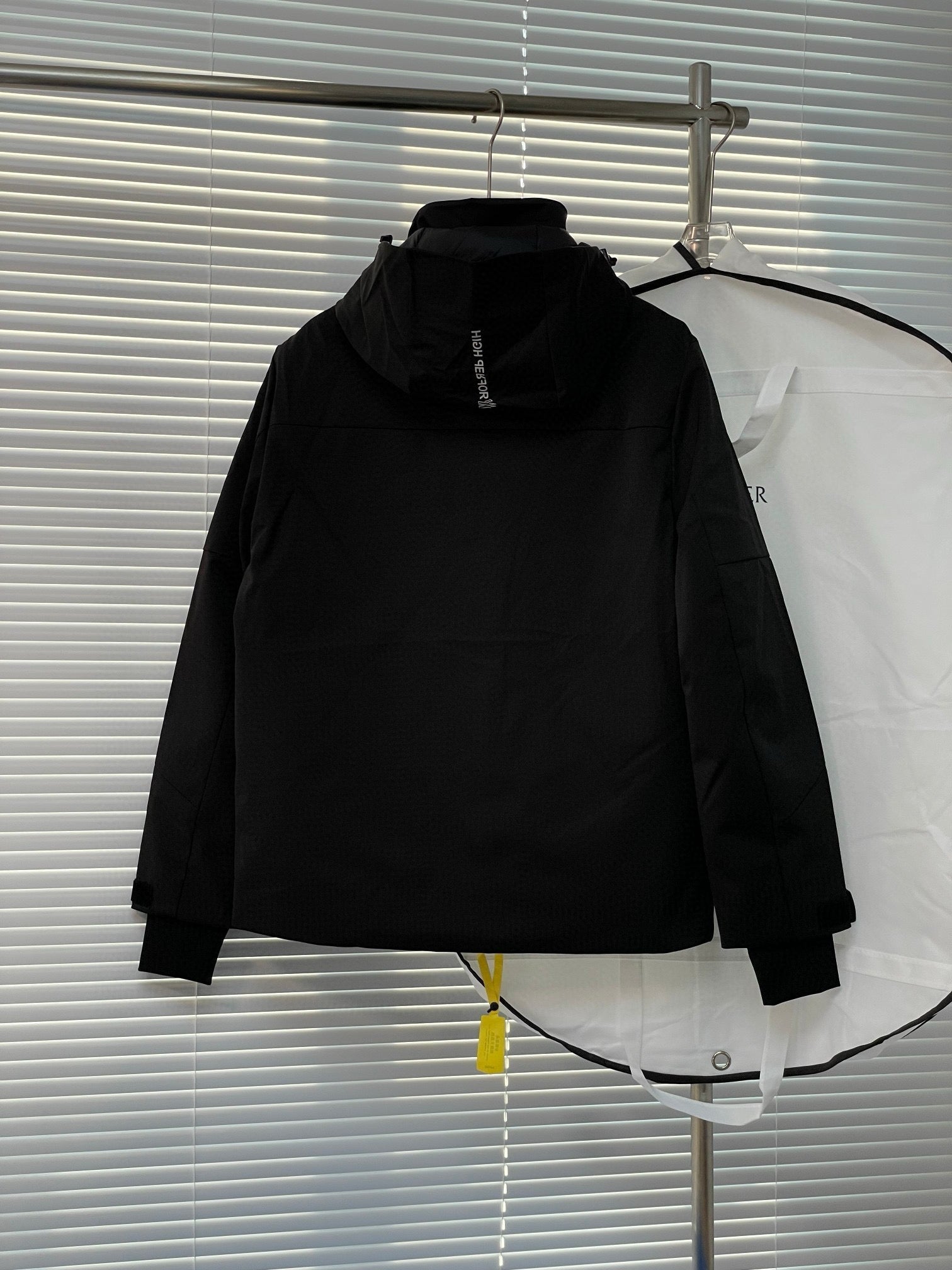 MNC Windbreaker