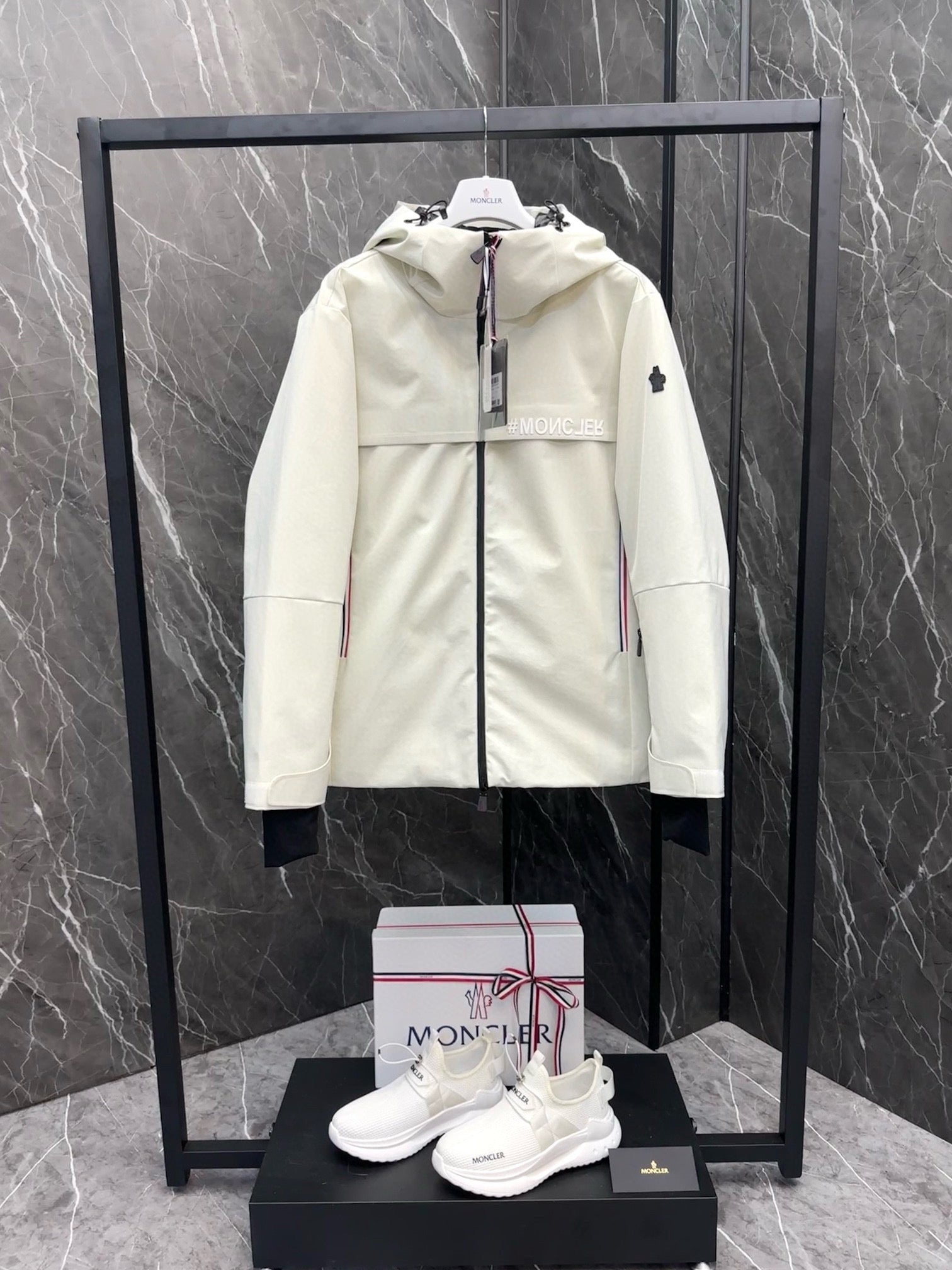 MNC Windbreaker