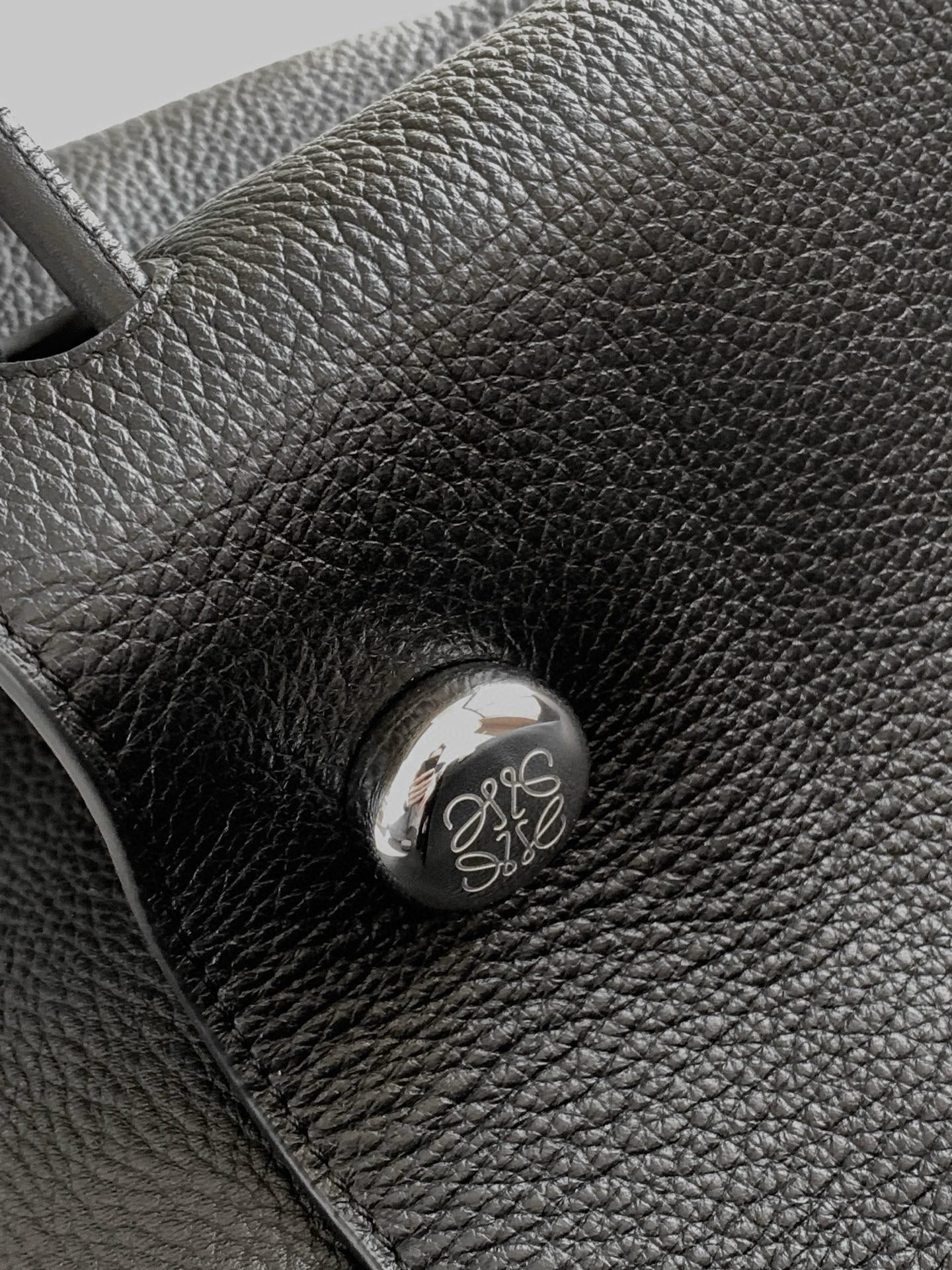 LW Pebble Leather