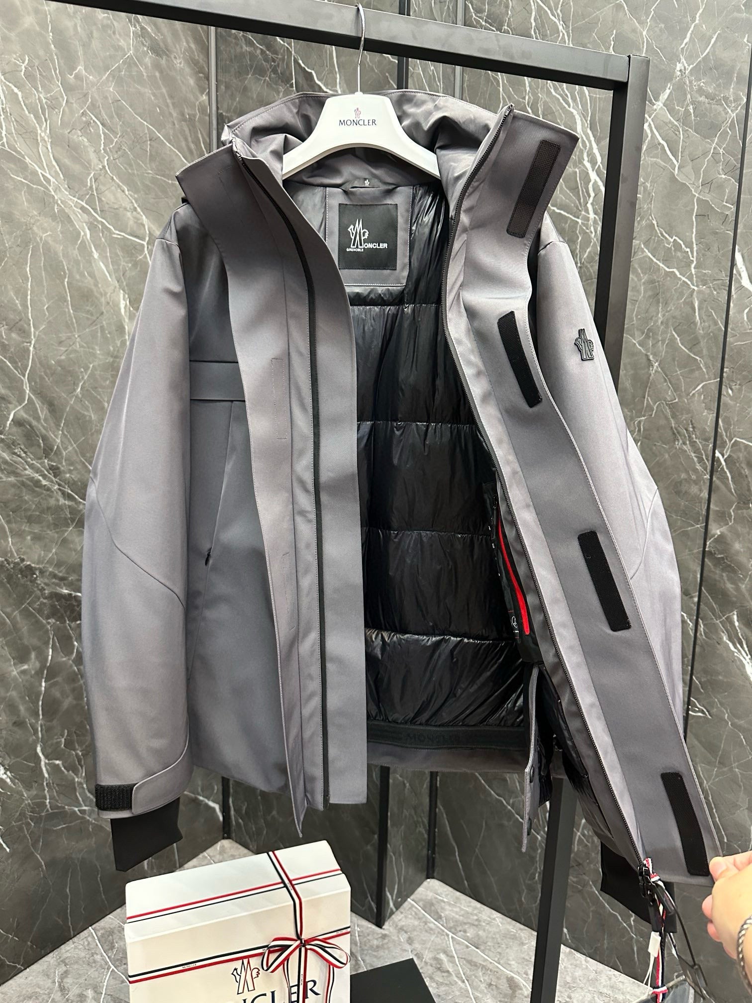 MNC Windbreaker