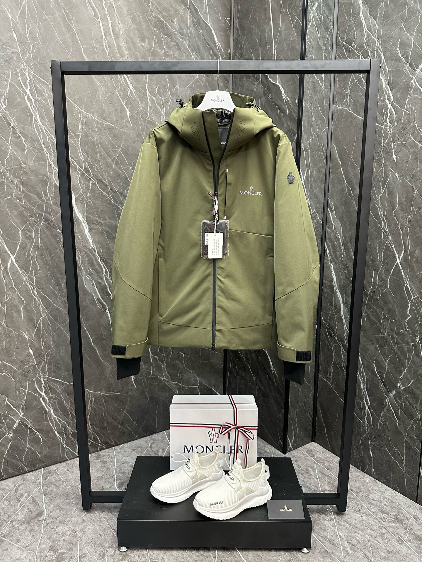 MNC Windbreaker