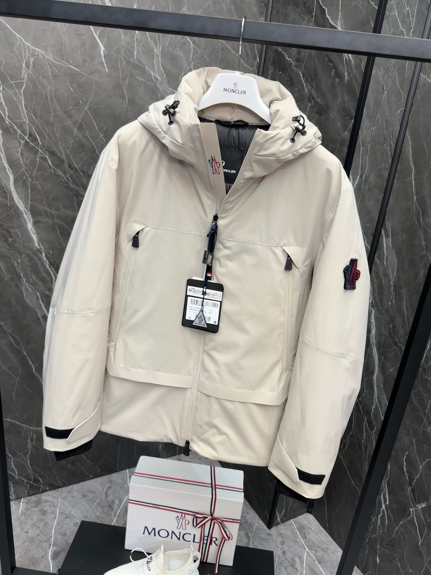 MNC Windbreaker