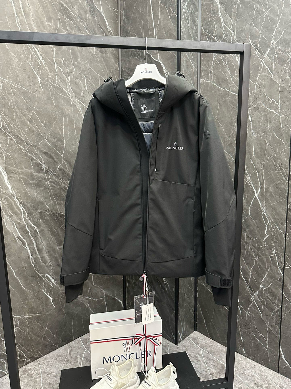 MNC Windbreaker