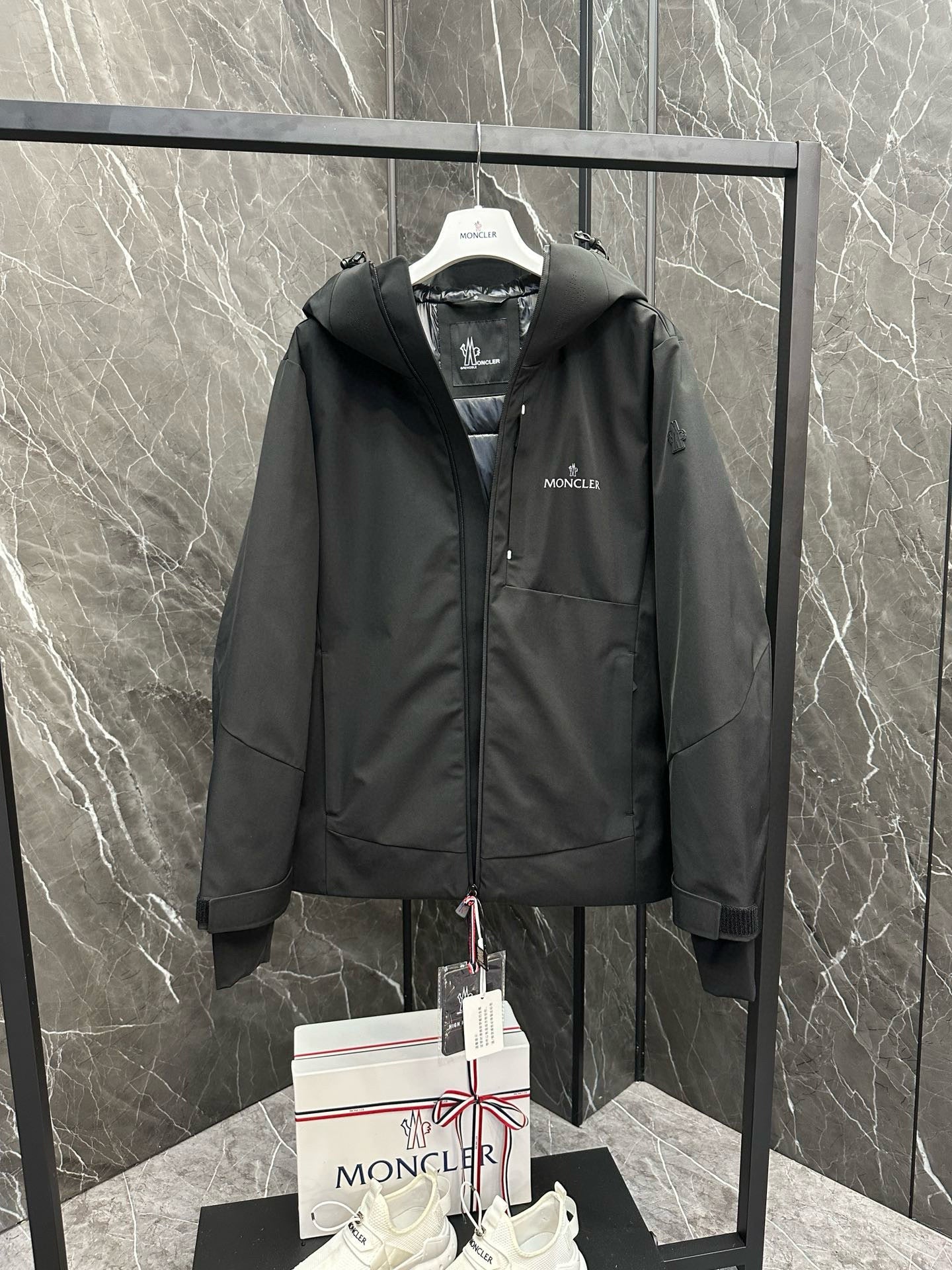 MNC Windbreaker