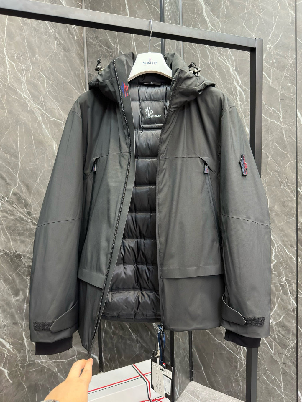 MNC Windbreaker