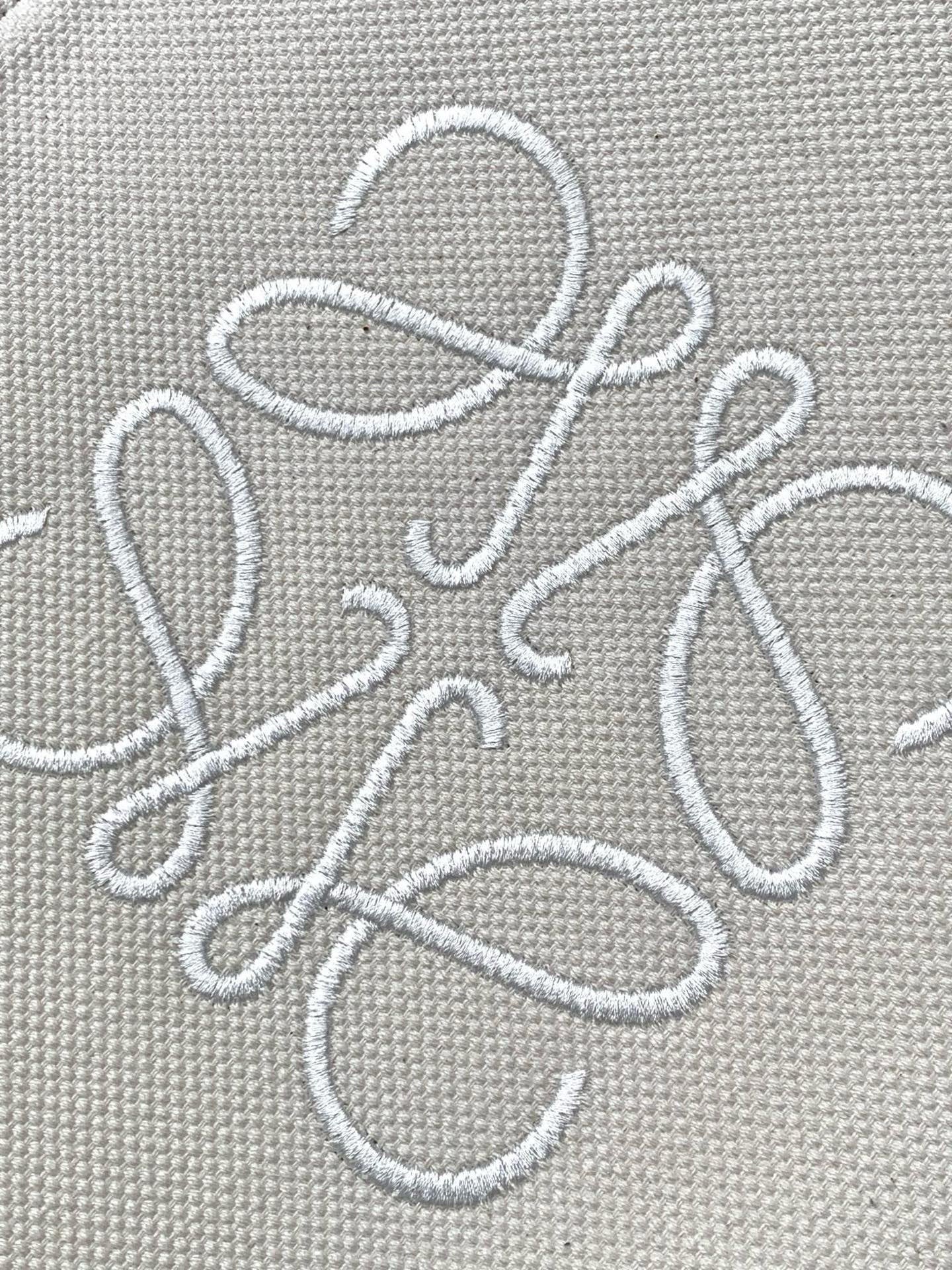 LW Anagram Tote