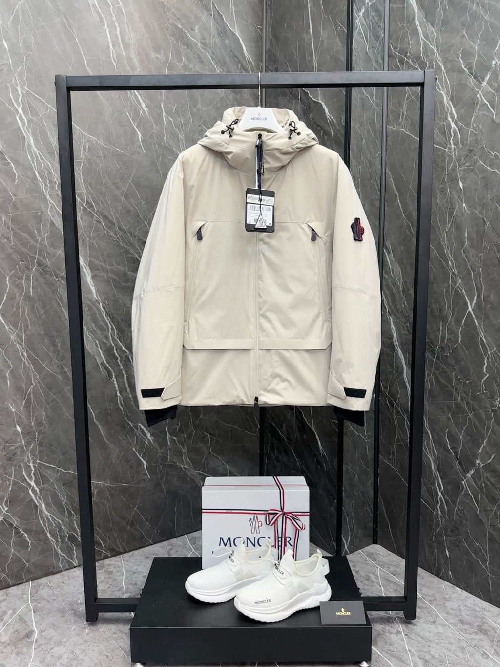 MNC Windbreaker