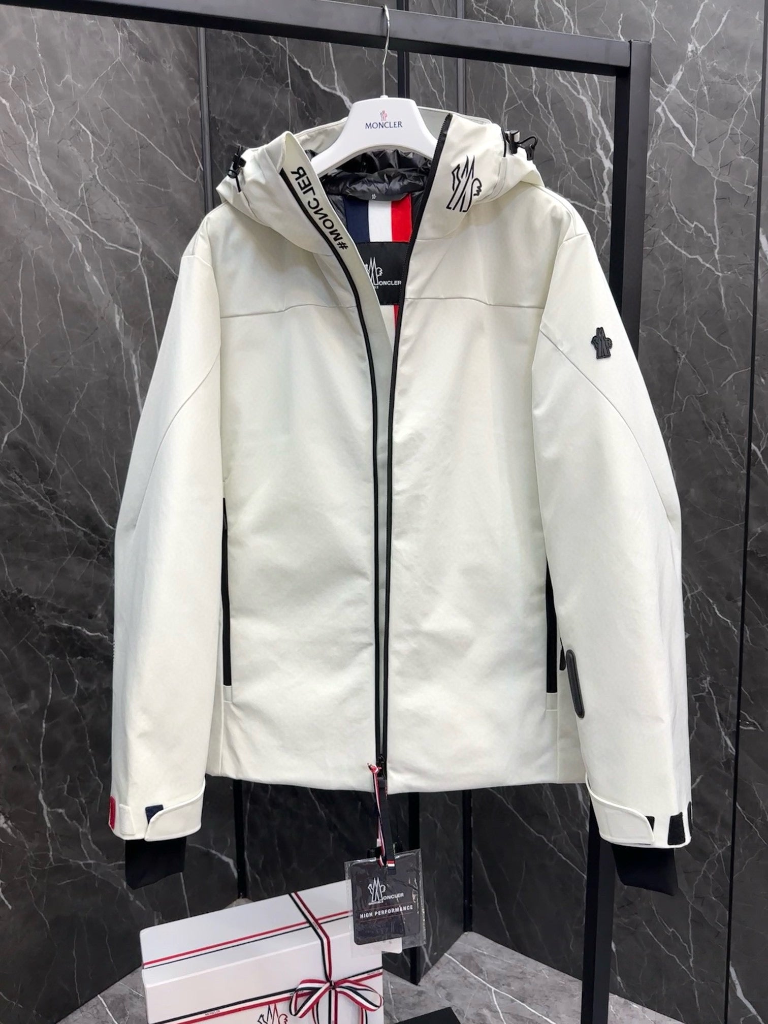 MNC Windbreaker