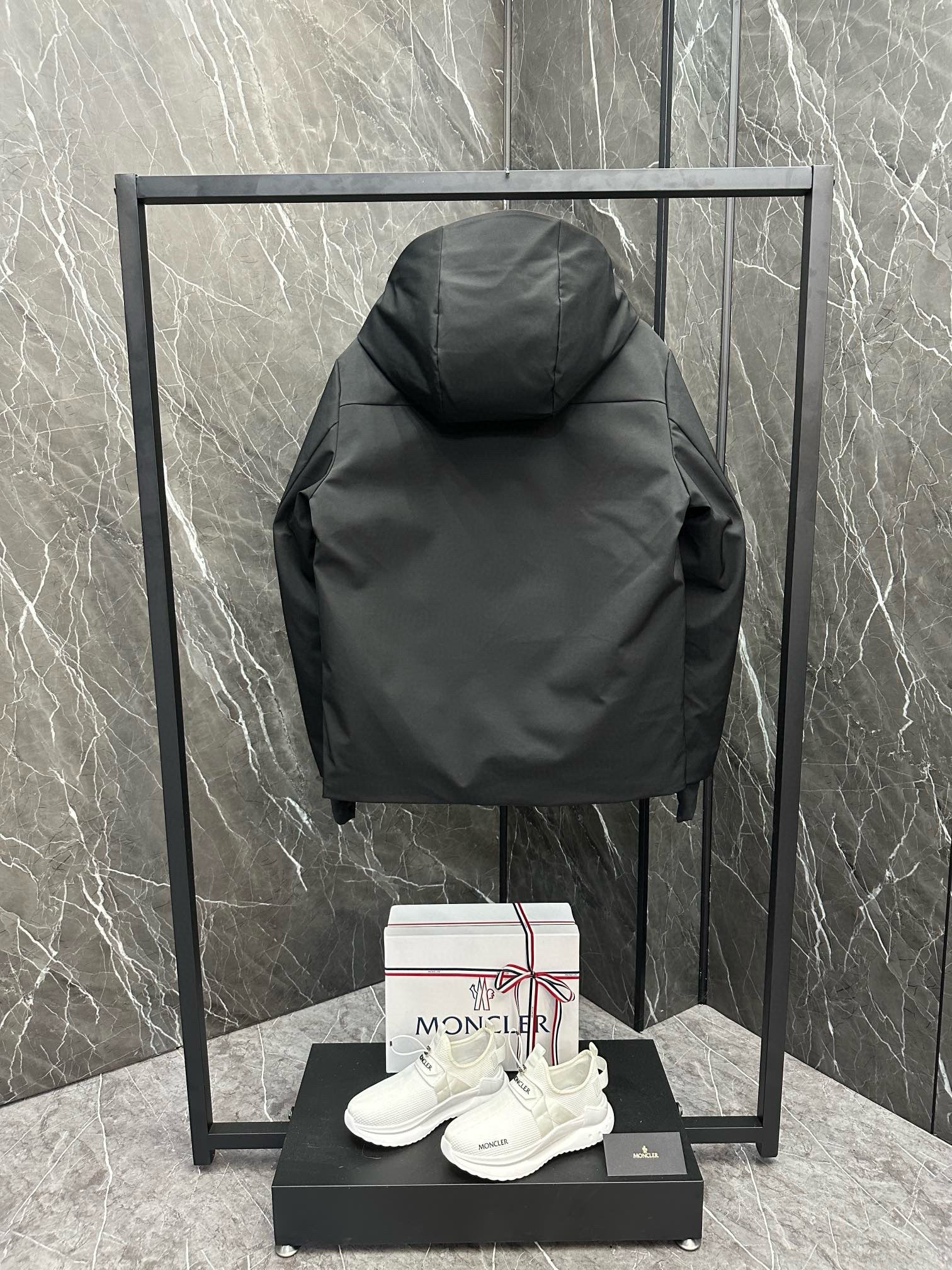 MNC Windbreaker