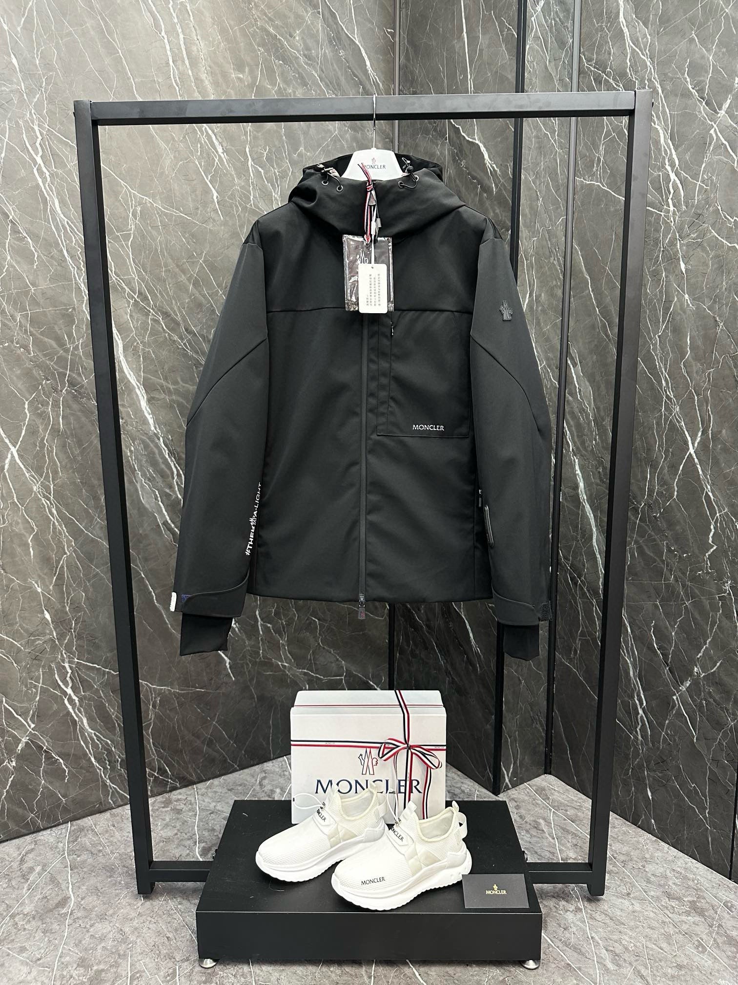 MNC Windbreaker