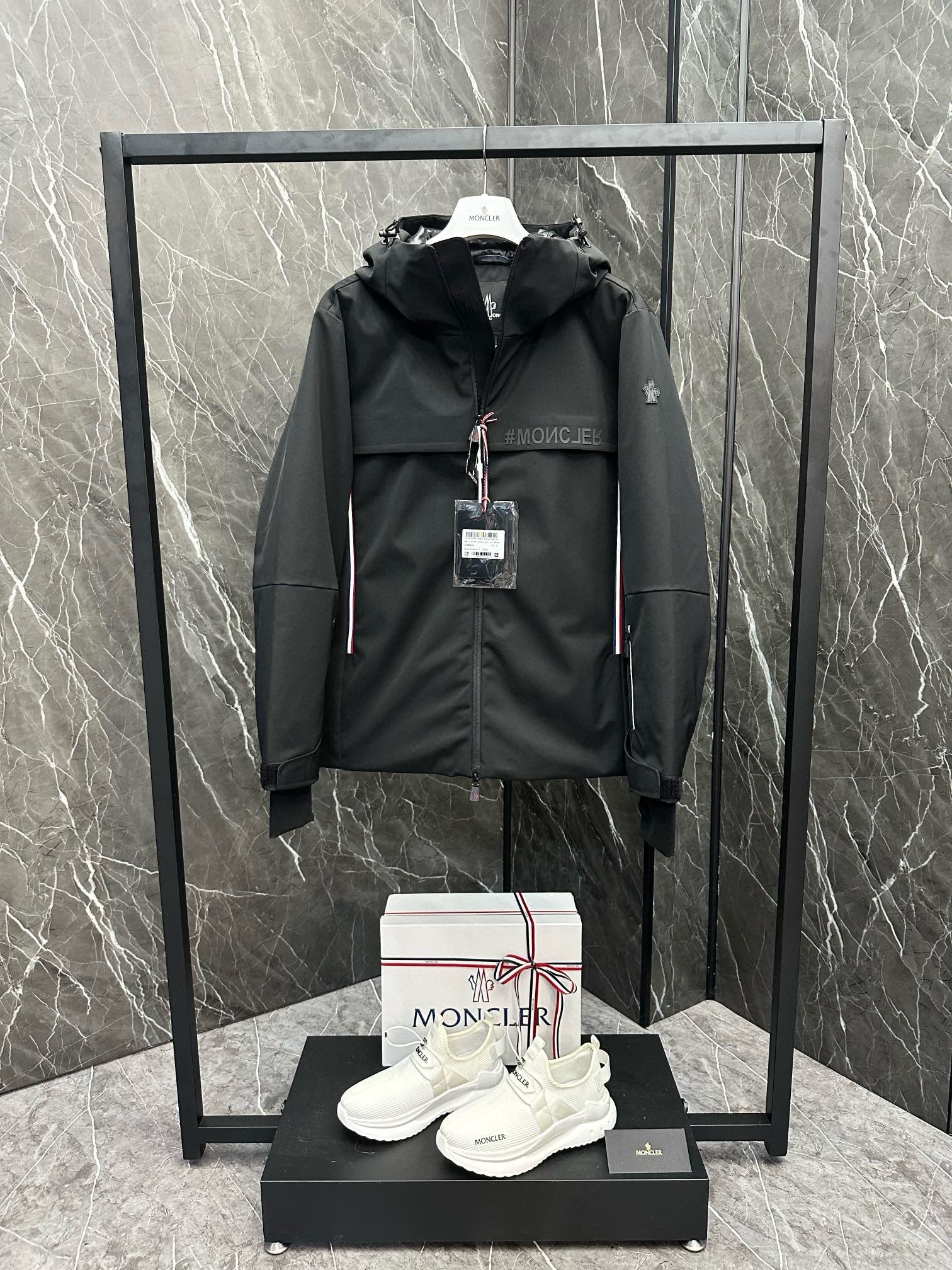MNC Windbreaker