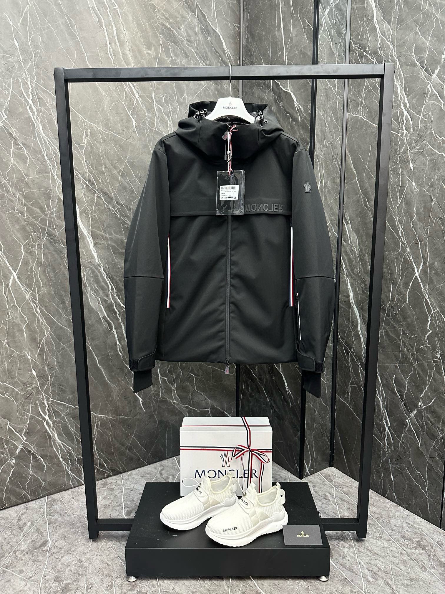 MNC Windbreaker