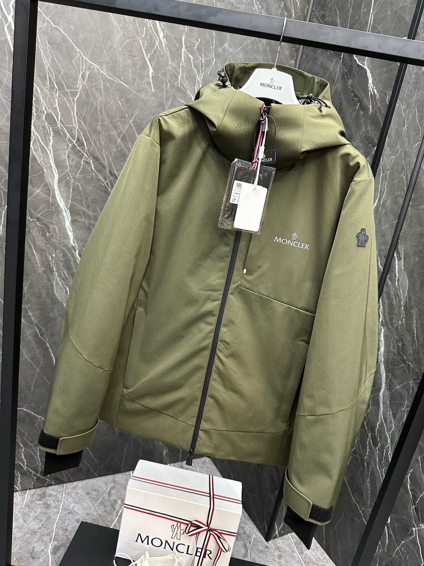 MNC Windbreaker