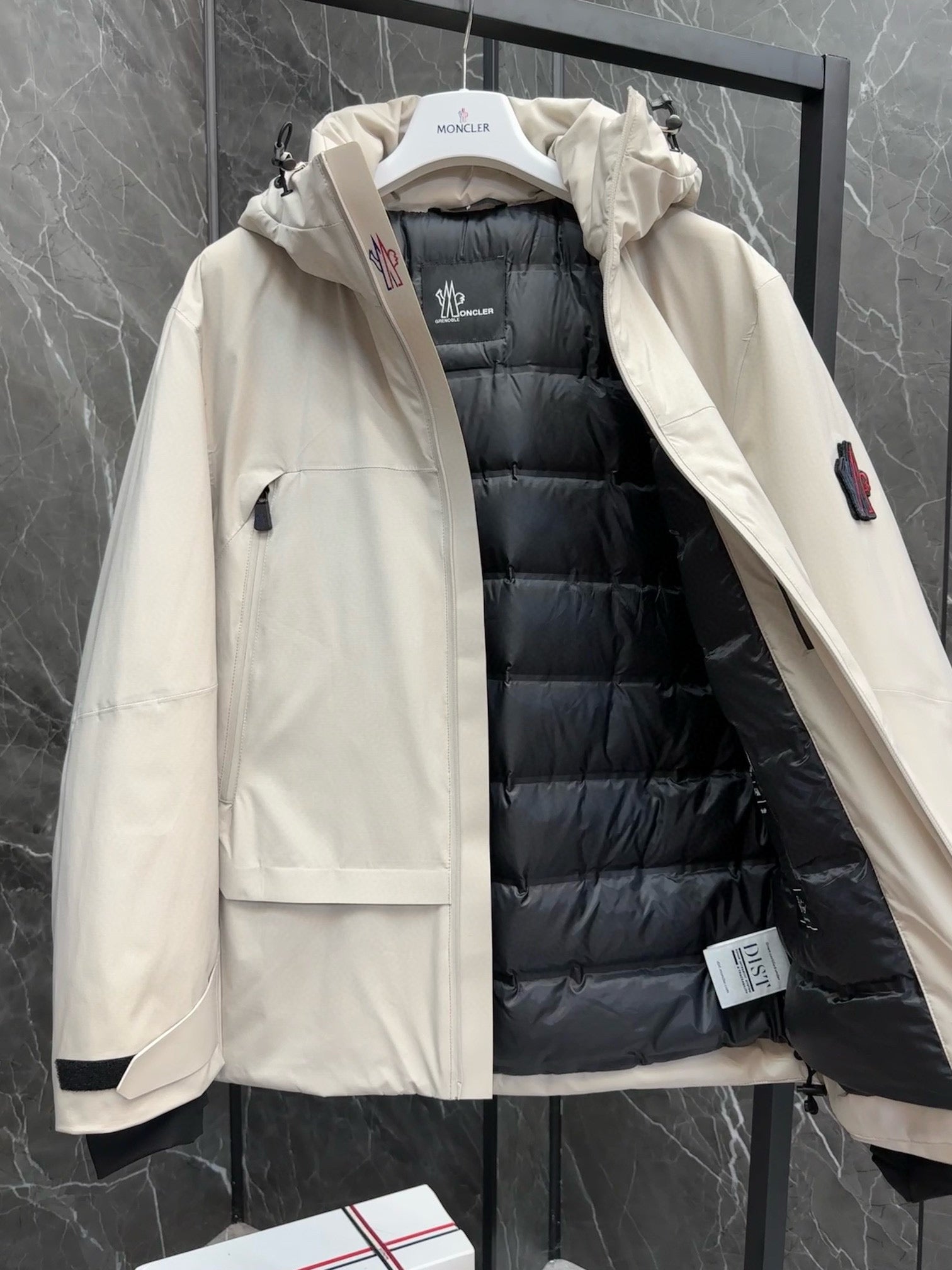 MNC Windbreaker