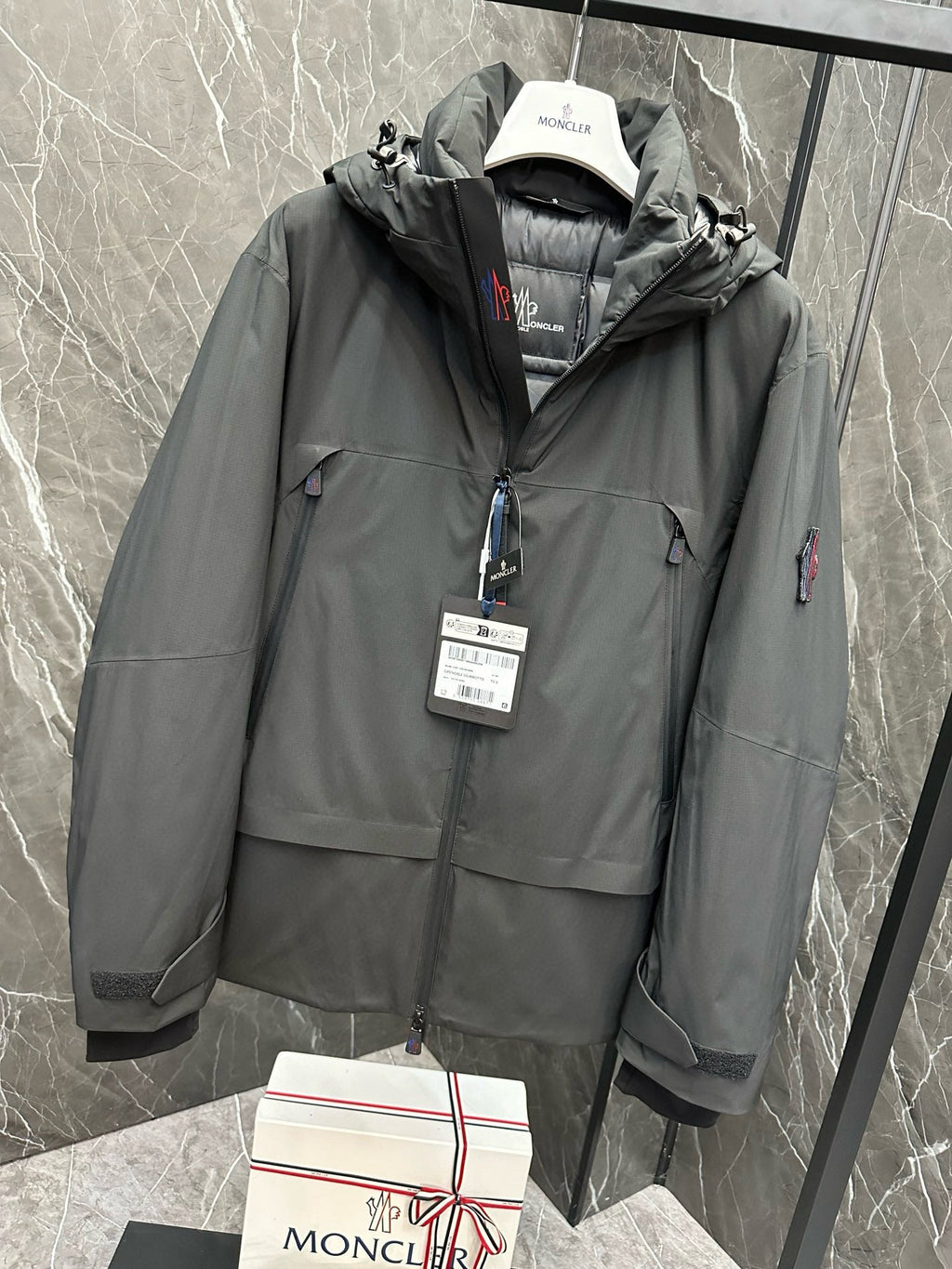 MNC Windbreaker