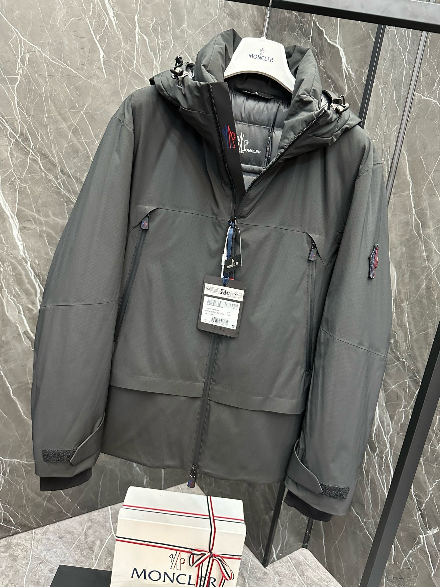 MNC Windbreaker