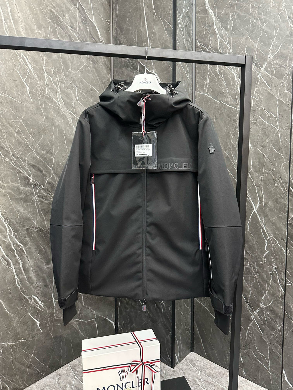 MNC Windbreaker