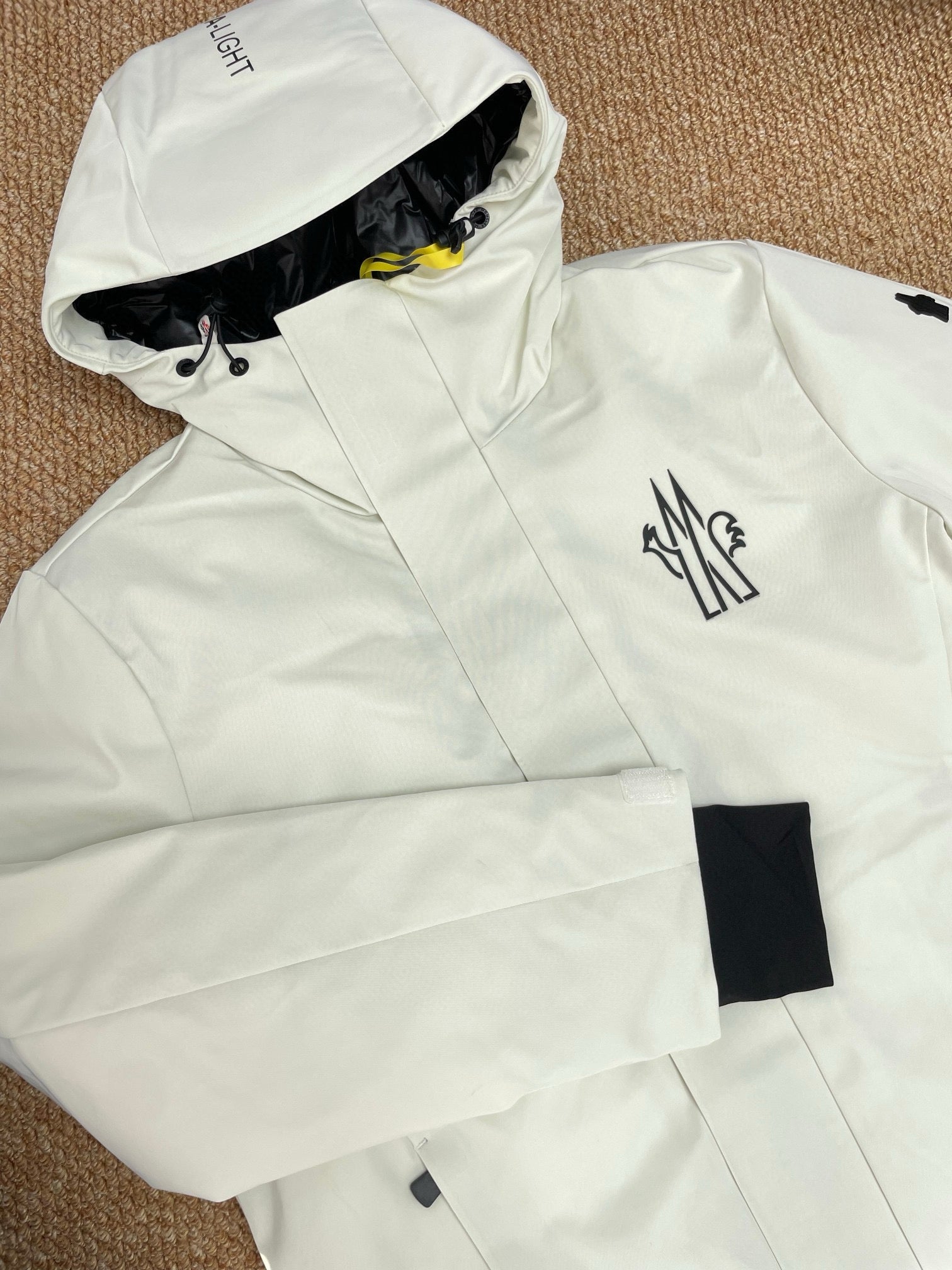 MNC Windbreaker