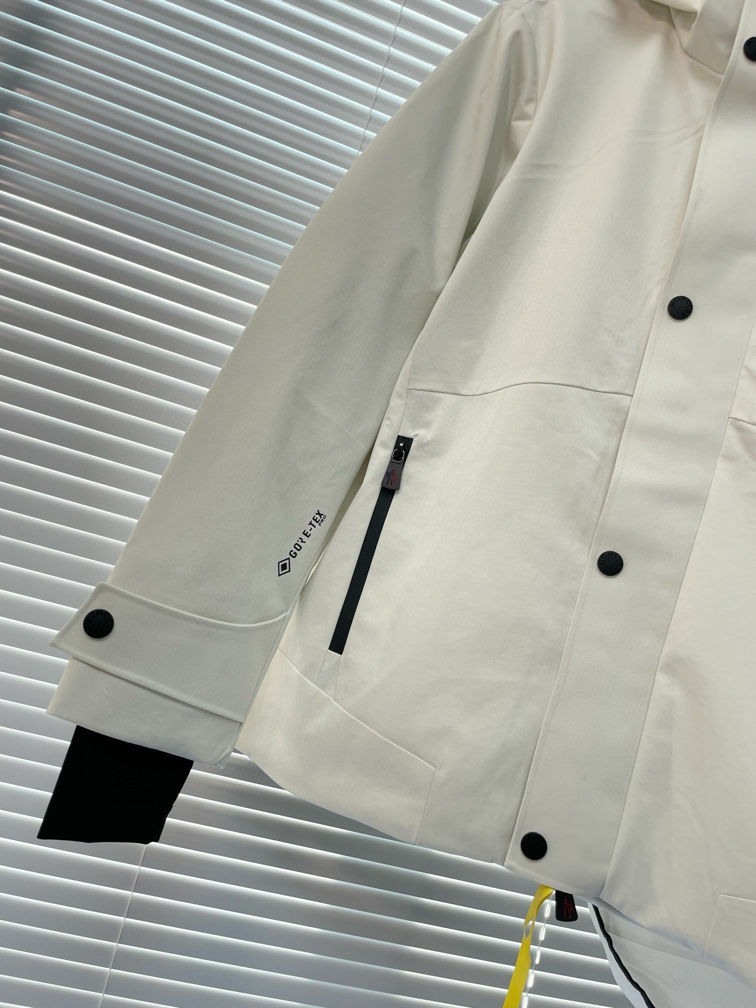 MNC Windbreaker