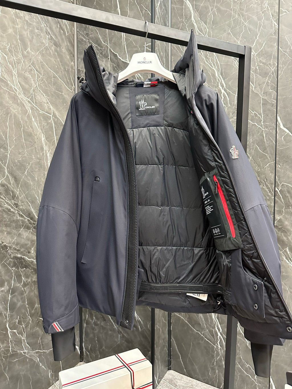 MNC Windbreaker