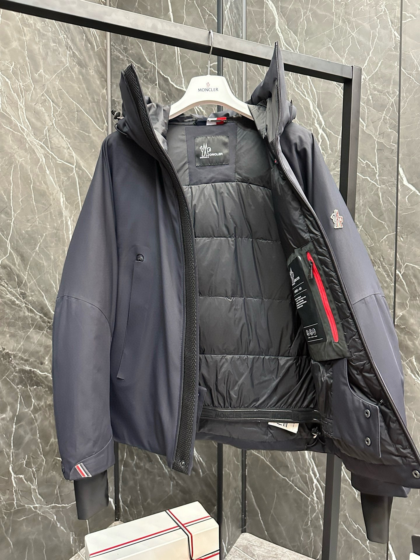 MNC Windbreaker