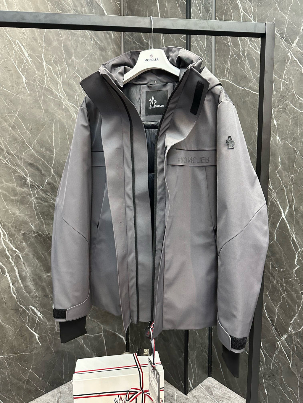 MNC Windbreaker