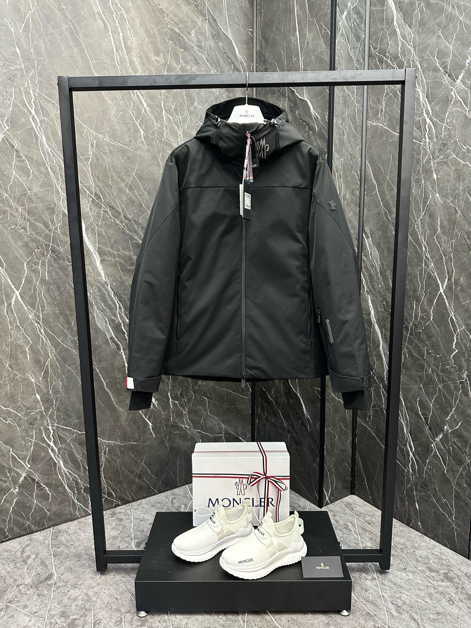 MNC Windbreaker