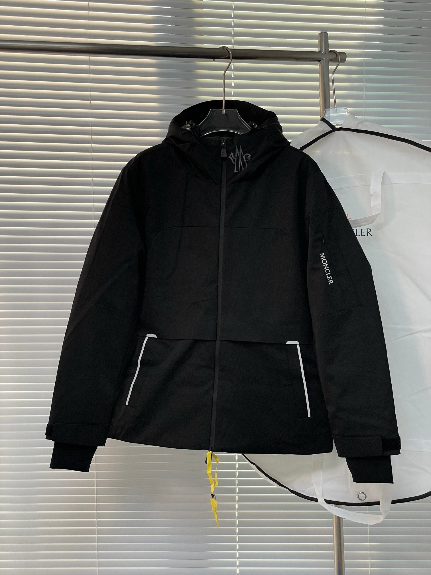 MNC Windbreaker