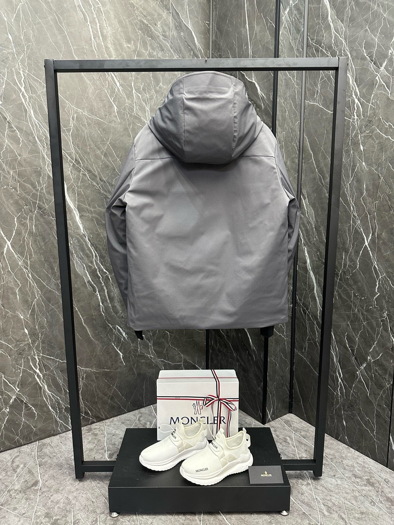 MNC Windbreaker
