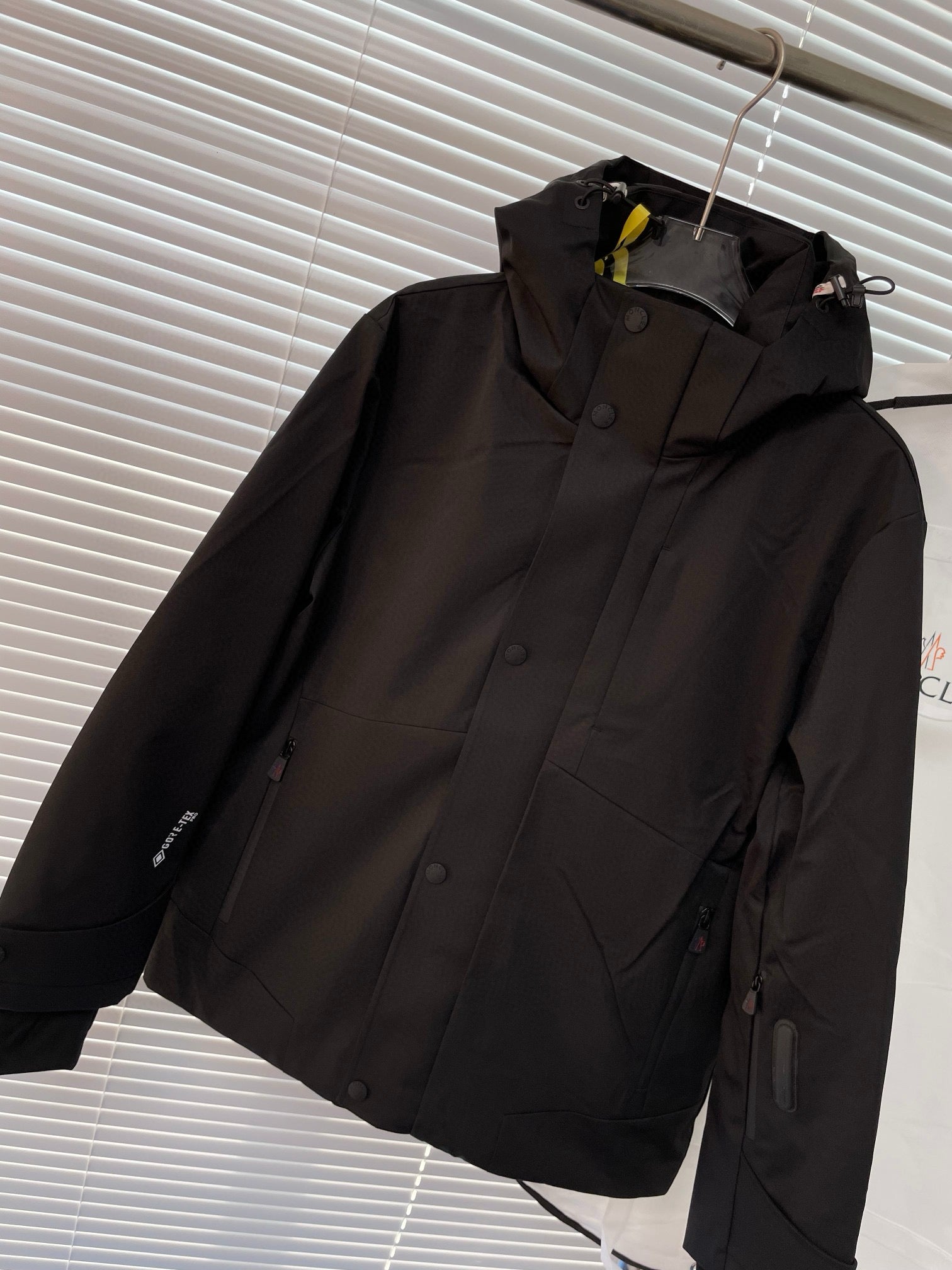 MNC Windbreaker