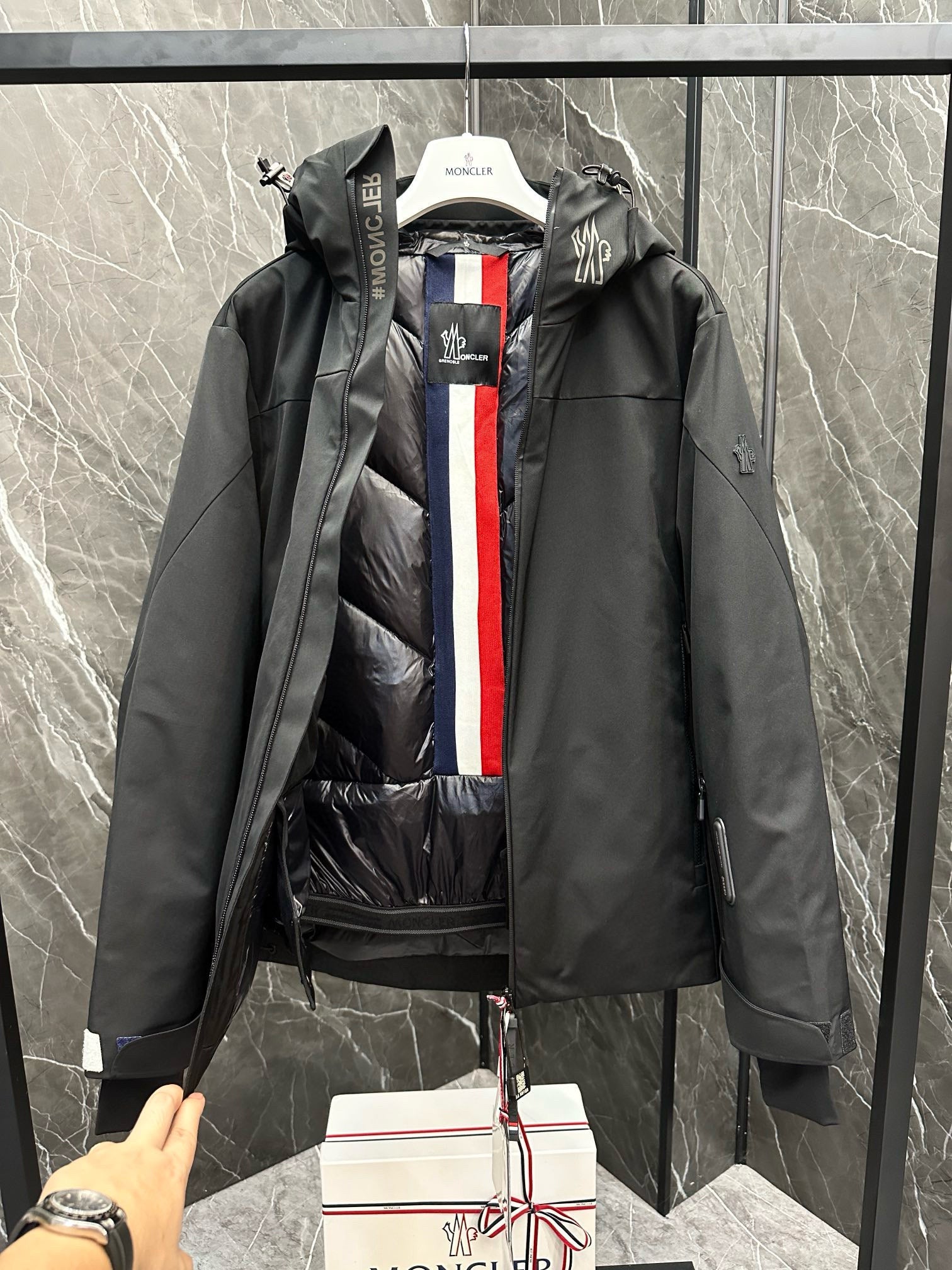 MNC Windbreaker