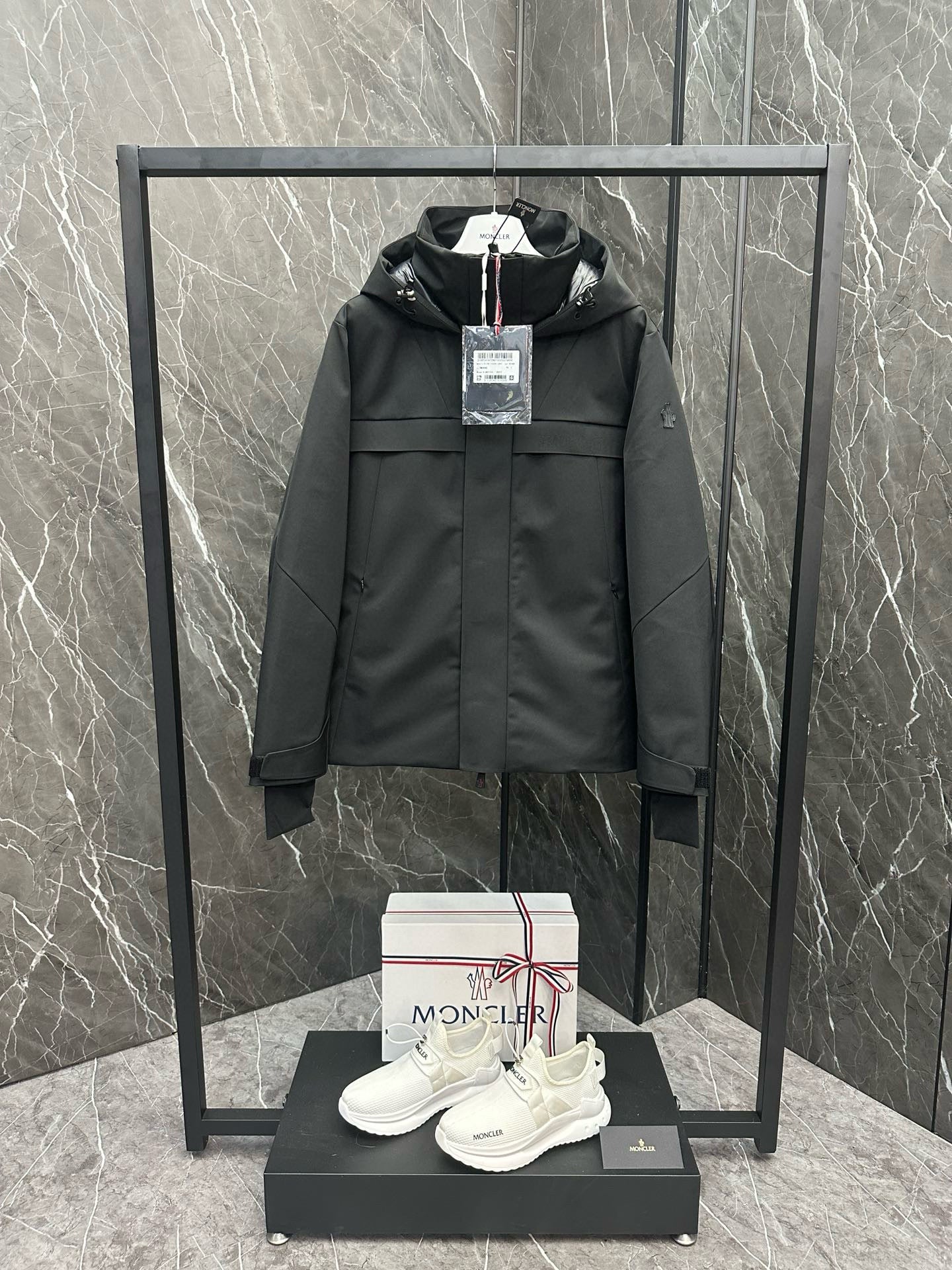 MNC Windbreaker