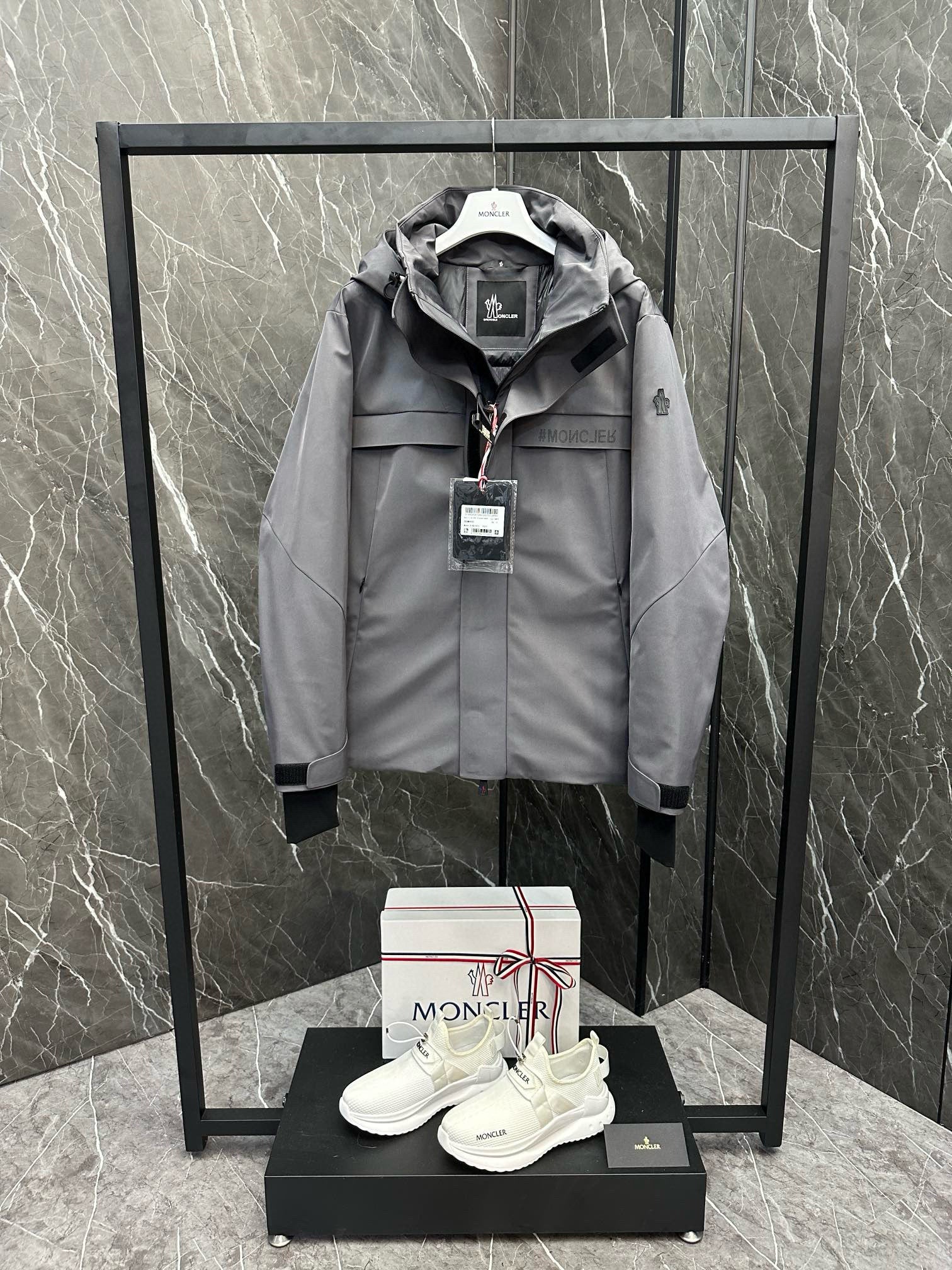 MNC Windbreaker
