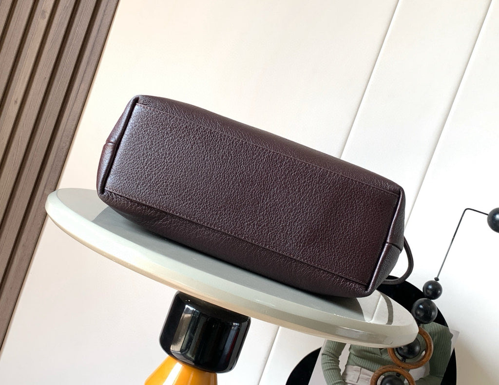 LW Pebble Leather