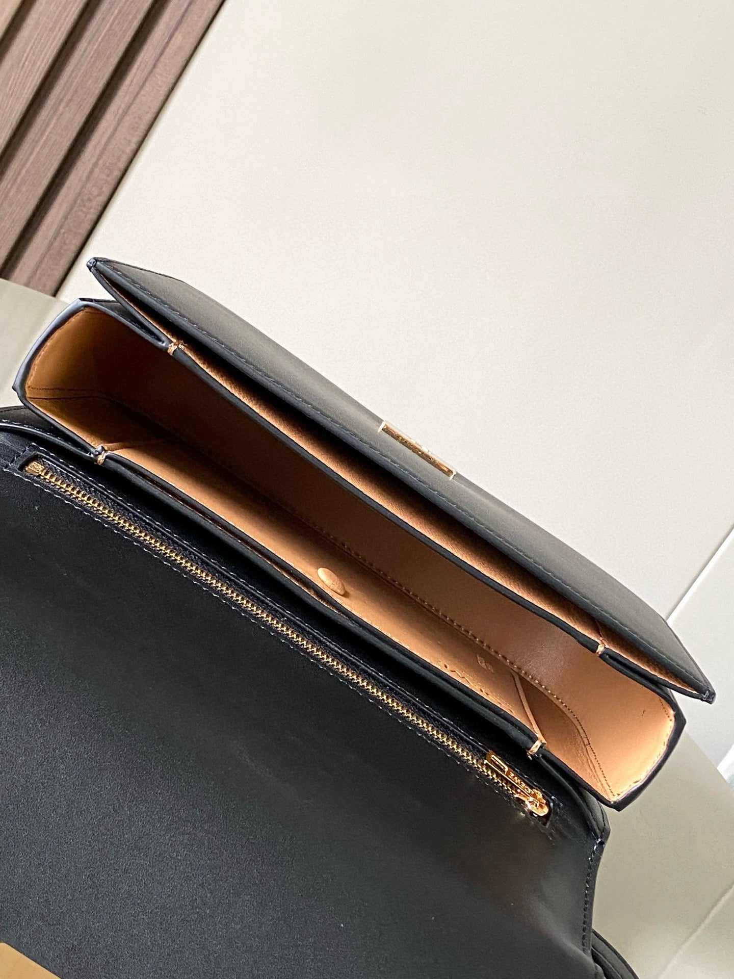LW Goya Leather
