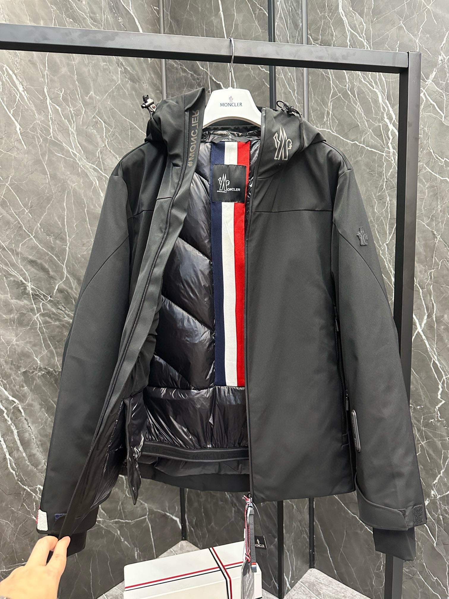 MNC Windbreaker