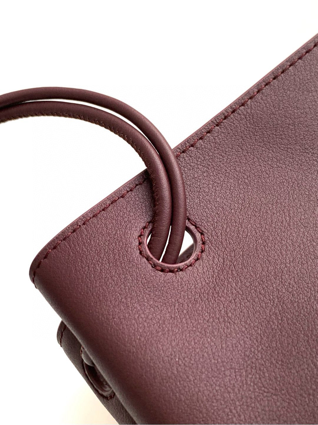 LW Pebble Leather
