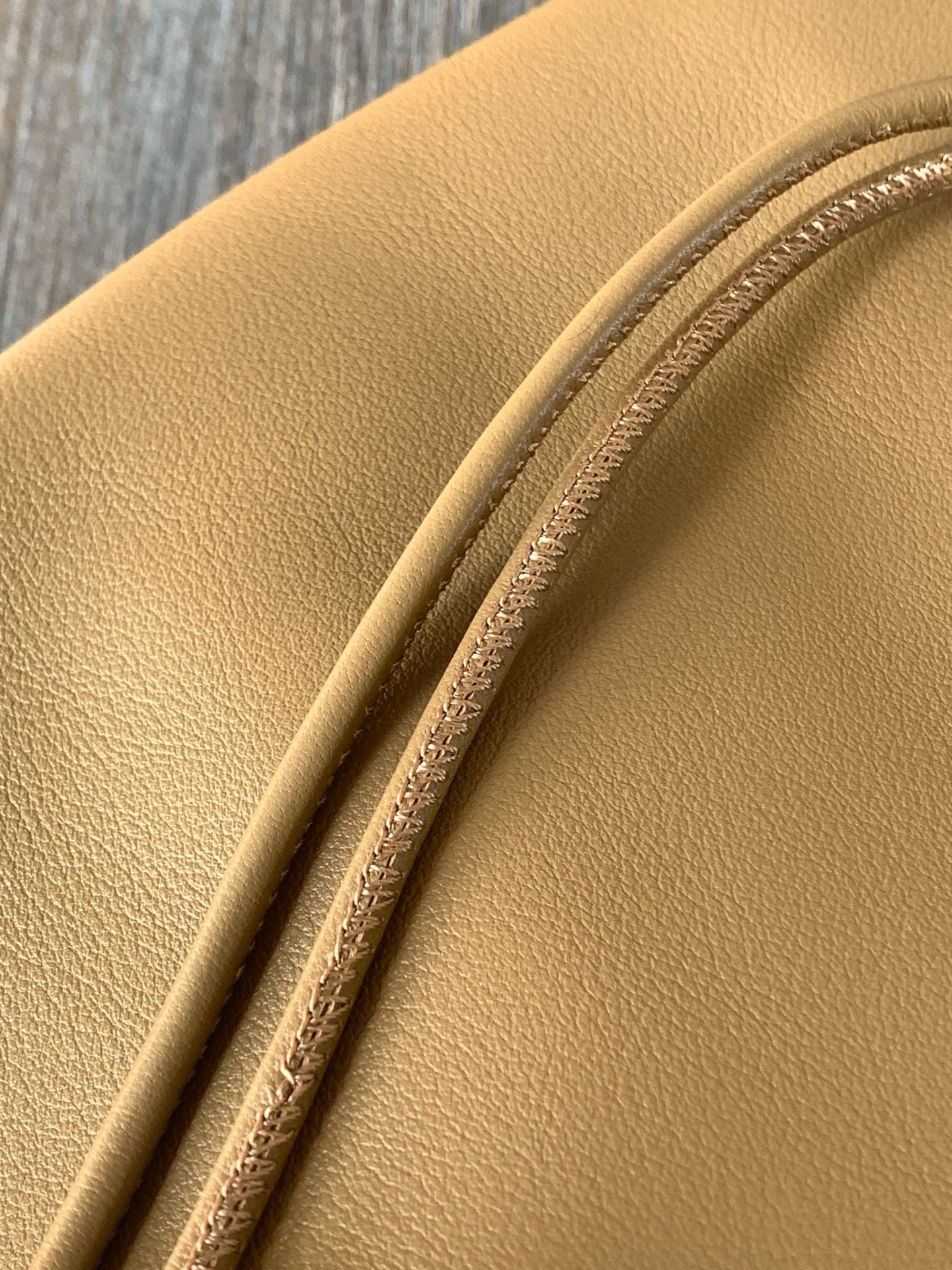 LW Pebble Leather